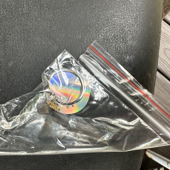 Beautiful  Ring - Picture 2 of 2